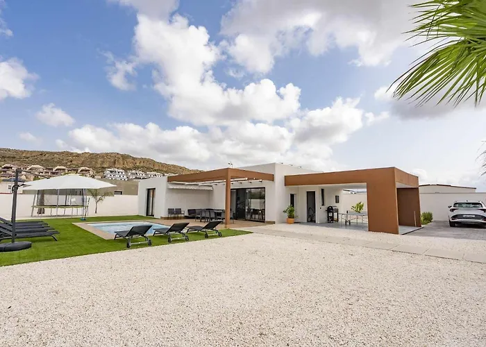 De Lujo Riopark Villa *